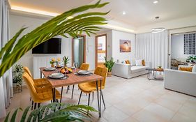 Luxury Town Center Suite, Β1